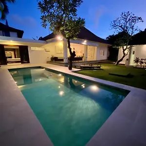 Emma | Heart Of | 350m Seminyak (Bali)